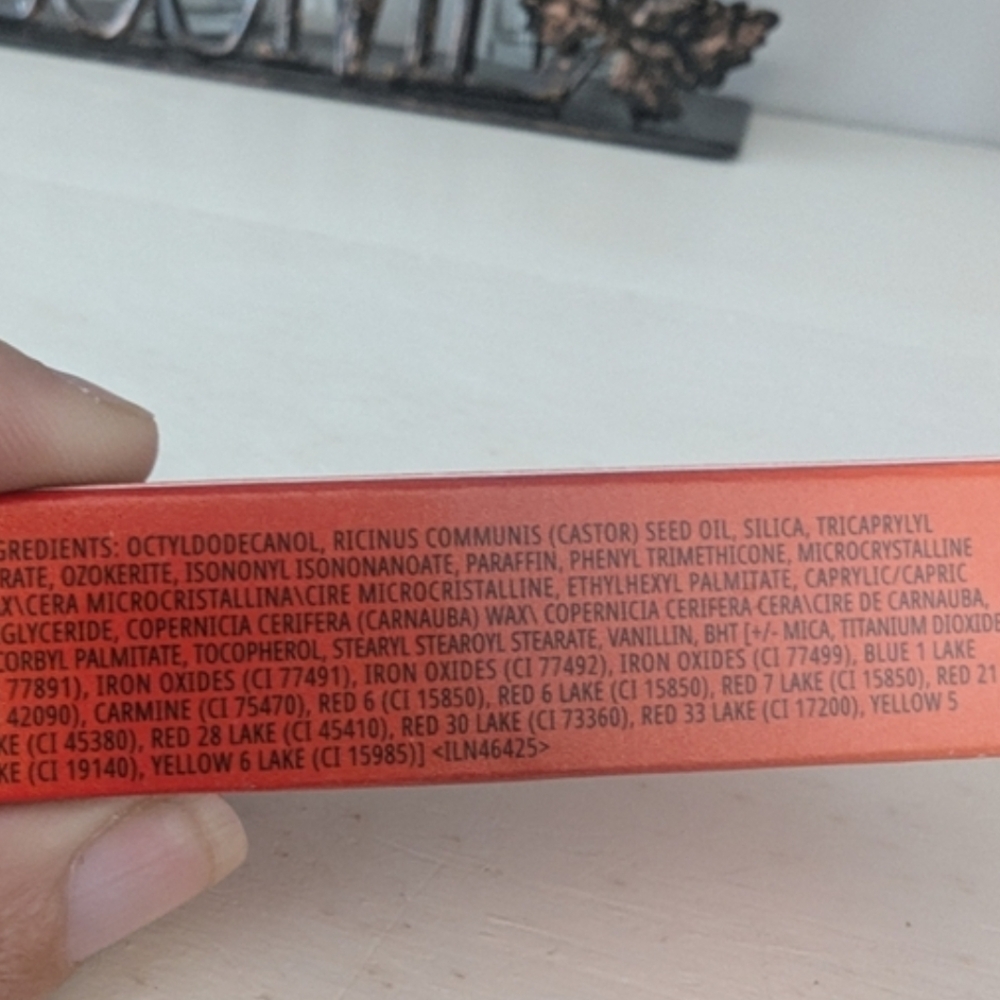 MAC Cosmetics Lookin Like Wealth Special Edition Lipstick - Picture 6 of 8